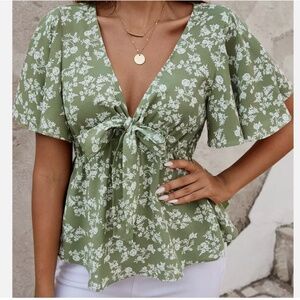 V-Neck Top Front Strap Bow Ribbon Floral Trim Hem Size Large.